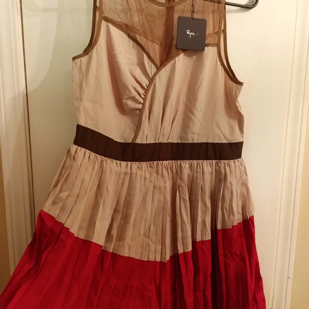 Dress - Picture 8 of 11